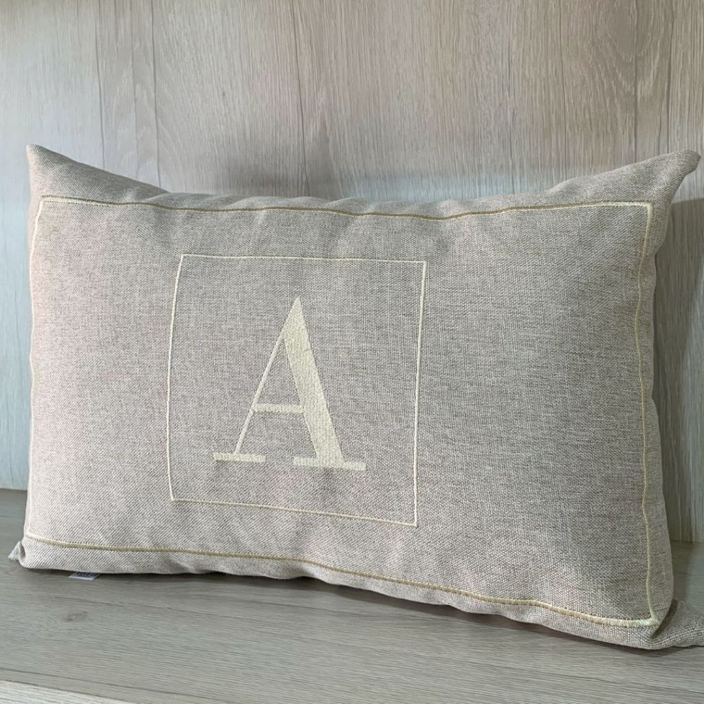 Capa de Almofada Baguete de Inicial Letra 35cm x 49cm A-Z no Linho para Cama Casal