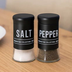 Conjunto Saleiro e Pimenteiro Vidro Preto Com Nome Salt Pepper Cozinha Restaurante De Mesa