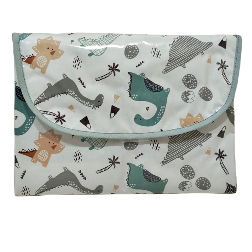 Trocador De Fraldas Portátil Plastificado Tecido Dinossauro Metragem 70 cm x 50 cm P/ levar na Bolsa