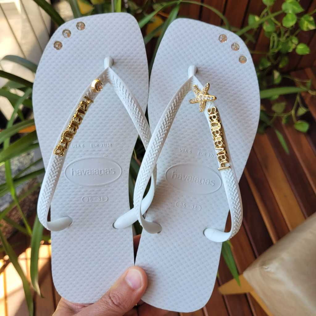 havaianas Feminina Original com Logo e Pingente Dourado Personalizado