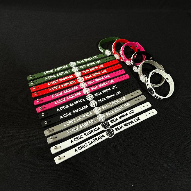 Pulseira Católica Medalha De São Bento Silicone Escrita A Cruz Sagrada Seja Minha Luz Varias Cores Lançamento Única 2025 em Oferta na Shopee