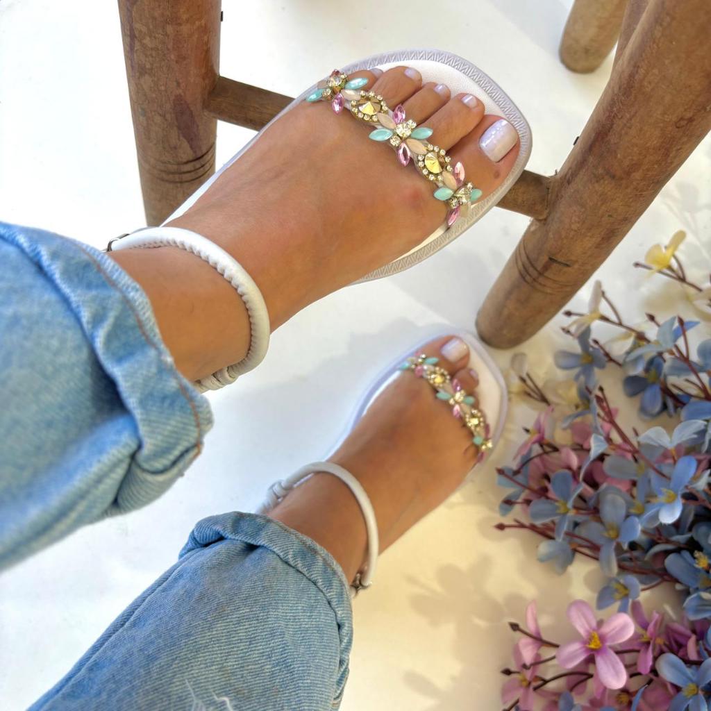 Sandália Feminina Papete Rasteira com Pedrarias ultra leve e confortável - Conforto e Elegância em Oferta na Shopee