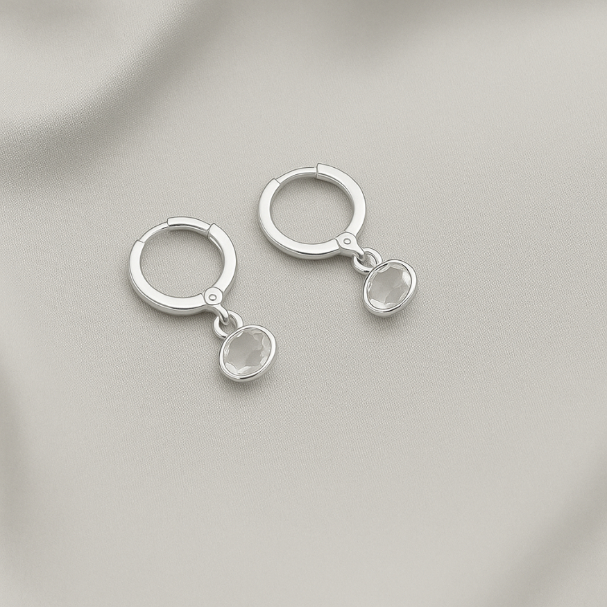 Brinco Feminino Argolinha Click Banho De Prata e Pedra de Cristal Lapidado Semijoia Moderna 2026