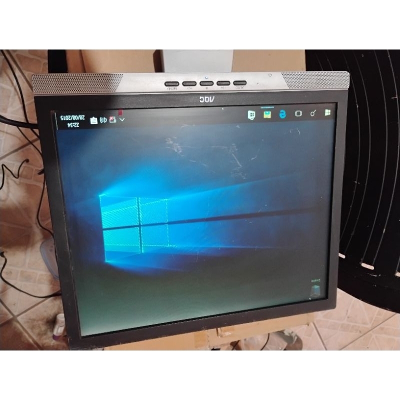 monitor positivo 17" 712sa sem cabos sem a base com riscos funcionando perfeitamente