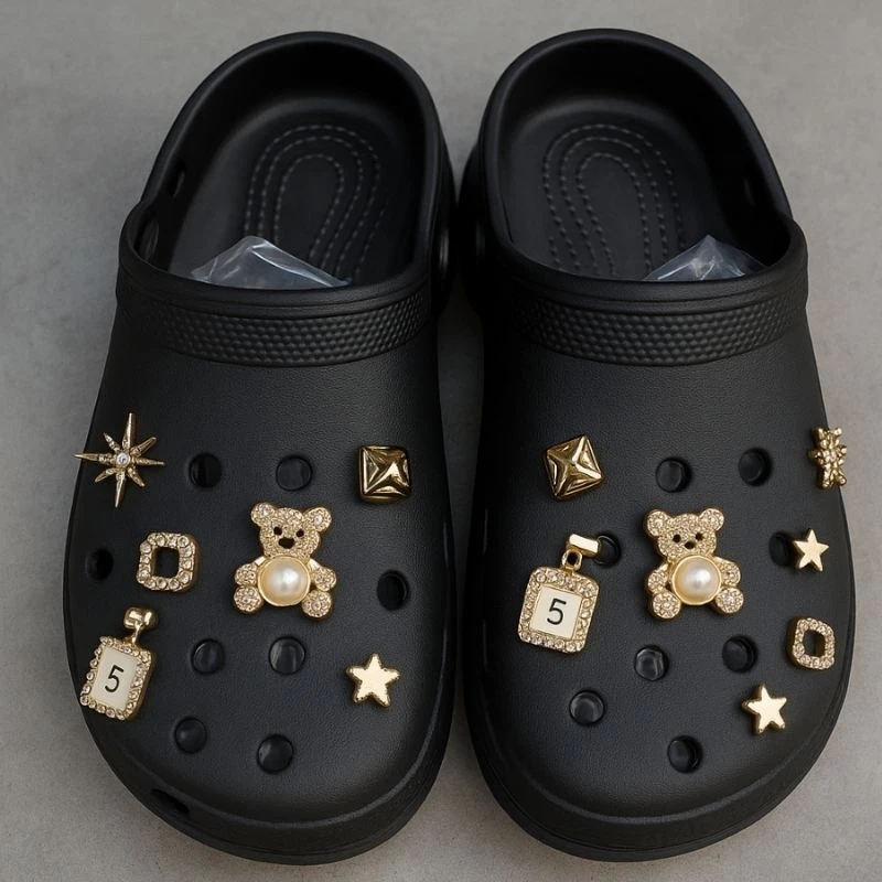 Chinelo Feminino botons Estilo Babuche Pingente de Metal Corfly Baixo EVA Solado Leve Antiderrapante botons aleatório