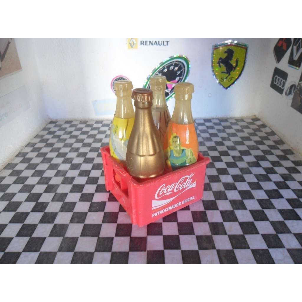 Mini Engradado Coca Cola Antigo Atenas 2004 com 4 garrafinhas