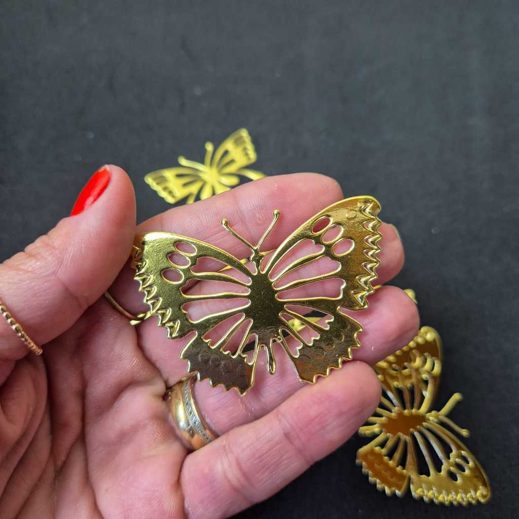 ENVIO IMEDIATO - Borboleta Decorativa Vazada em Lamicote Dourado