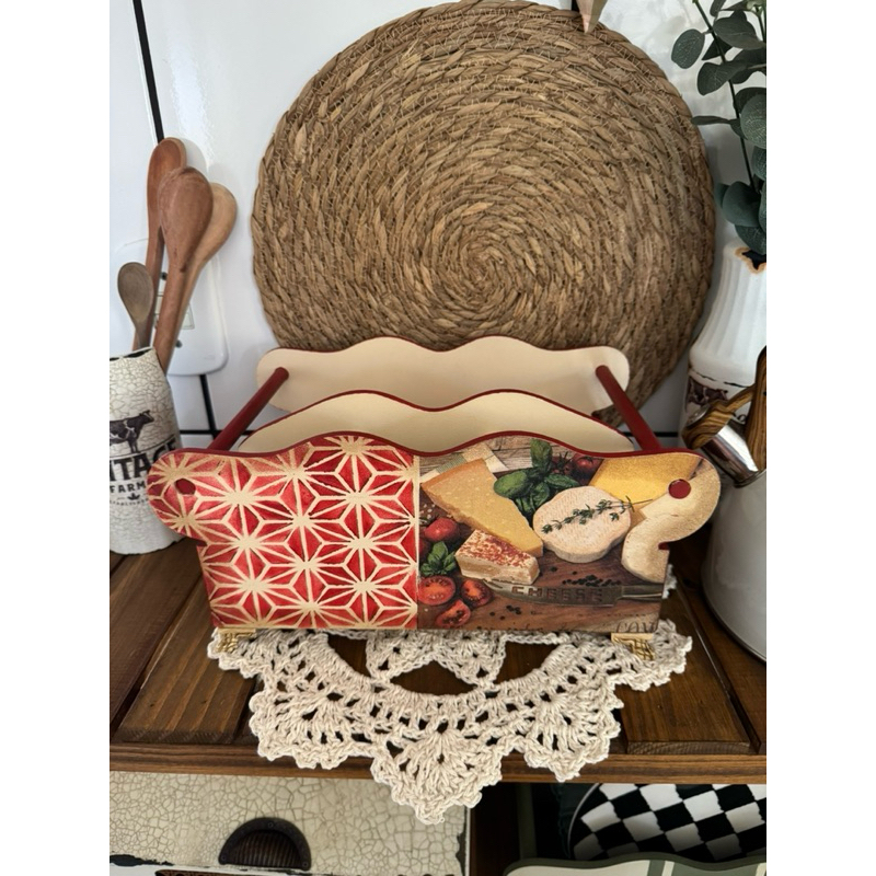Porta talher e pratos em madeira de Mdf, pintado e decorado Artesanal.