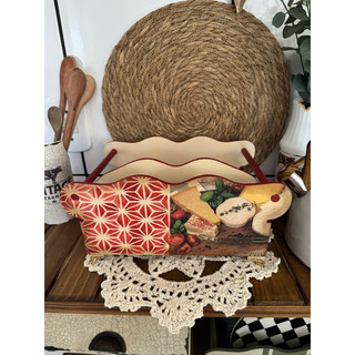 Porta talher e pratos em madeira de Mdf, pintado e decorado Artesanal.