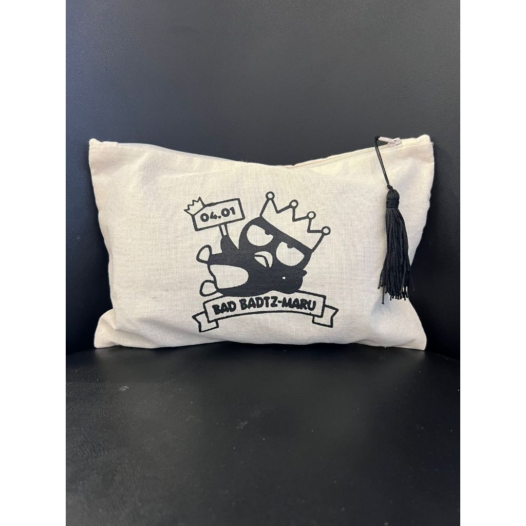 Necessaire Badtz maru 100% Algodão Cru ideal para carregar tudo o que você precisa, presente, brindes e lembrancinhas em Oferta na Shopee