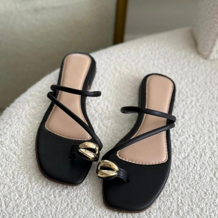 sandália feminina rasteirinha super delicada nova tendência verão em Oferta na Shopee