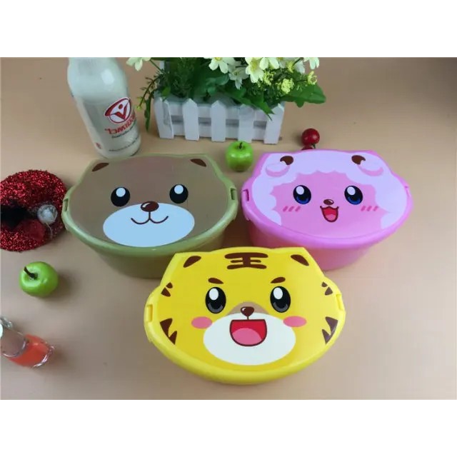 Marmita de animais com fotos de rostinhos de anime e talheres inclusos