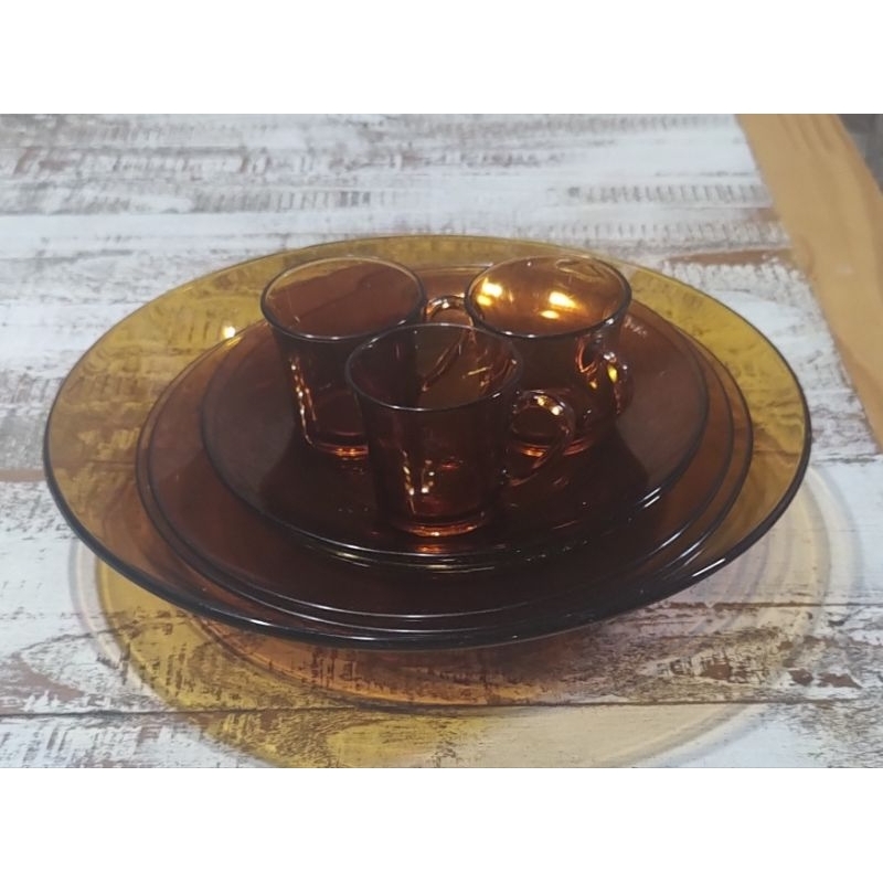 Conjunto vintage Duralex âmbar - saladeira + xícaras + pratos (ótimo estado, raridade)