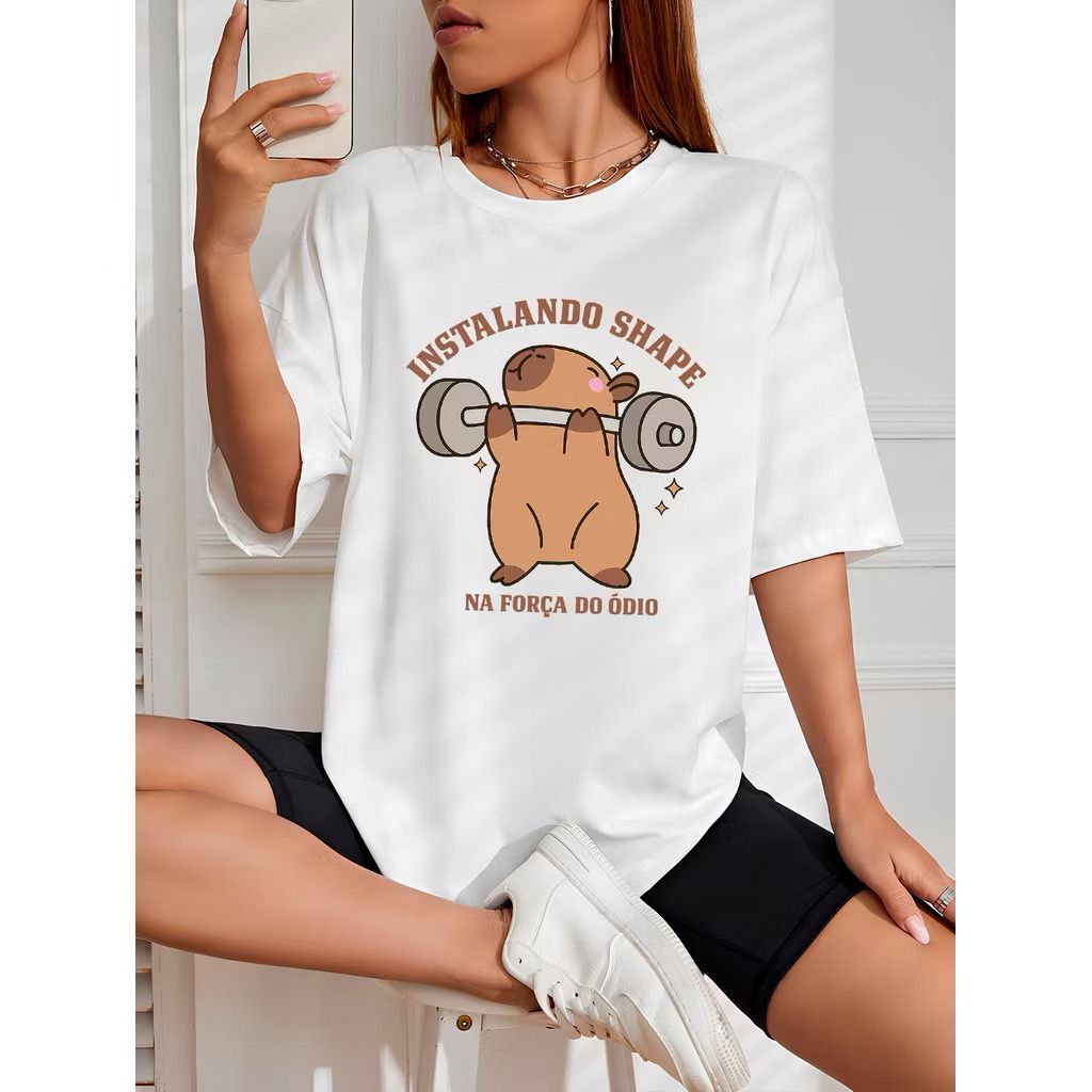 Camiseta Feminina Despojada Estilosa Estampada Capivara Treinando