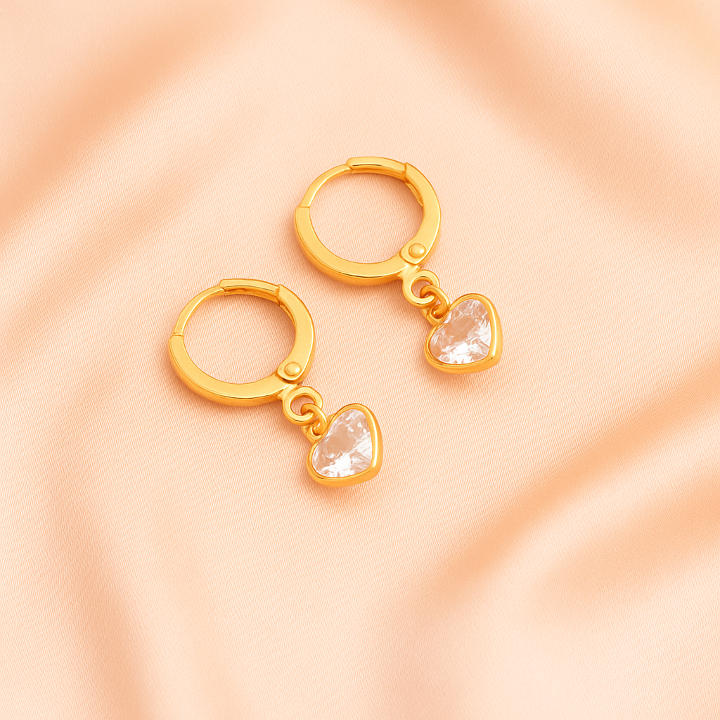 Argolinha Feminina Com Pendente De Coração E Zircônia Branca Elegância E Estilo Banhado A Ouro 18K