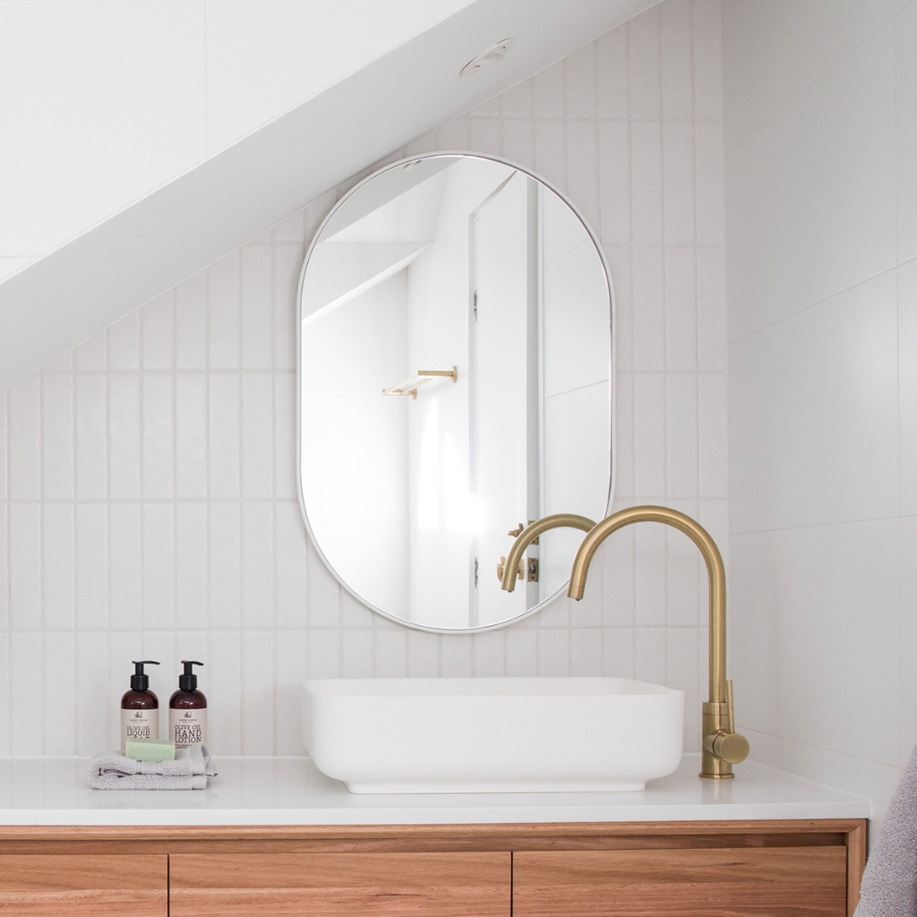 Espelho Orgânico Moderno Sala Quarto Banheiro Lavabo 64x44cm em Couro 3cm - Mod. Pílula em Oferta na Shopee