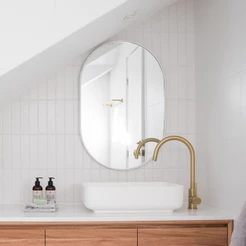 Espelho Orgânico Moderno Sala Quarto Banheiro Lavabo 64x44cm em Couro 3cm - Mod. Pílula