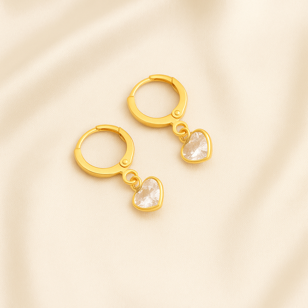 Joia Feminina Argola Pequena Com Pendente Coração Zircônia Branca Sofisticado Banhado A Ouro 18K