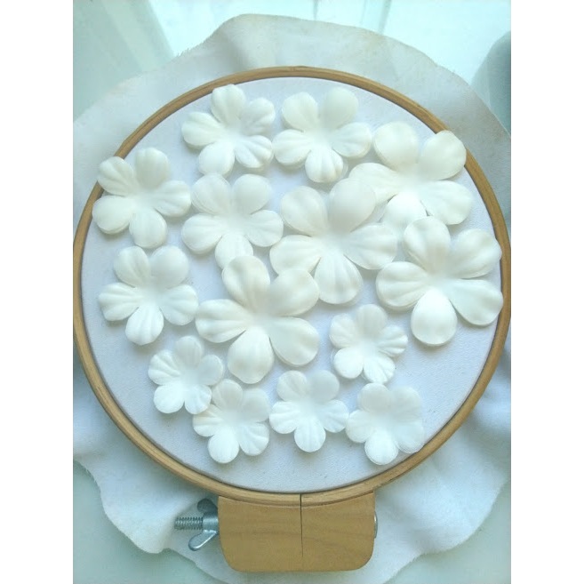 Flor de cetim voil failete hélice recorte para aplicação 3D frisada 4cm diâmetro vestido tiara artesanato em Oferta na Shopee