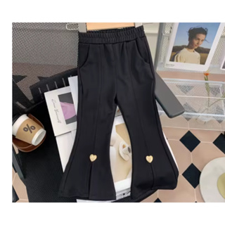 Calça Infantil com detalhe de coração e fenda super elegante em Oferta na Shopee