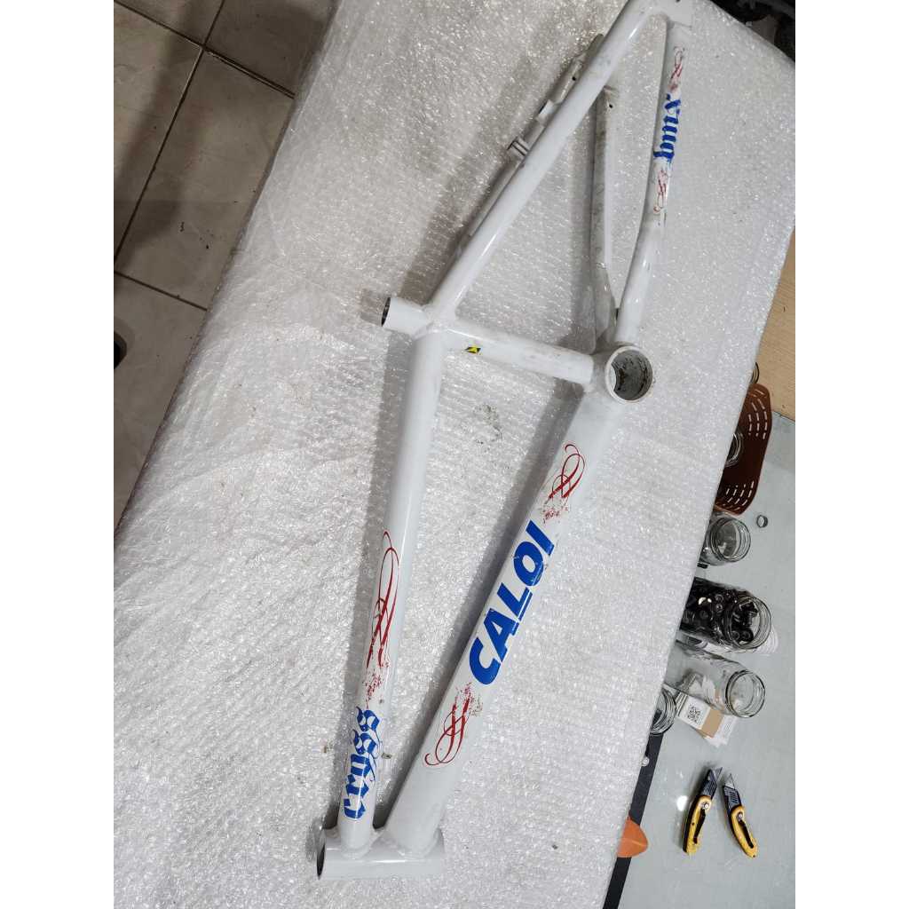 quadro caloi cross aro 20 semi novo em aluminio branco detales no adesivo e marcas na pintura imagens reais do produto