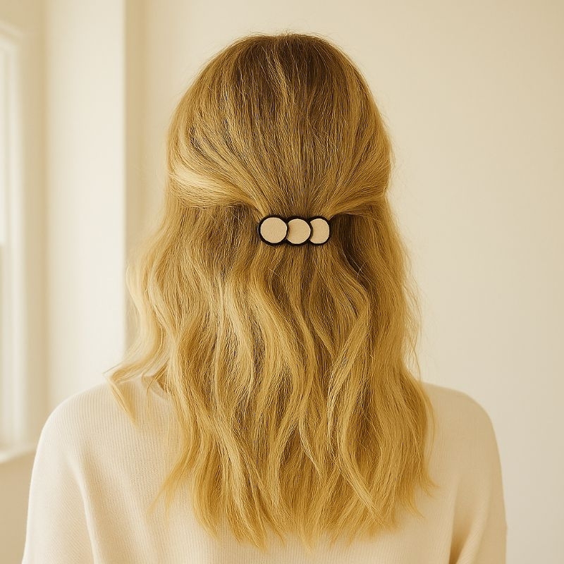 Presilha de Cabelo Minimalista Moderna Contorno Off White e Preto Acessório de Cabelo Feminino Moderno e Exclusivo
