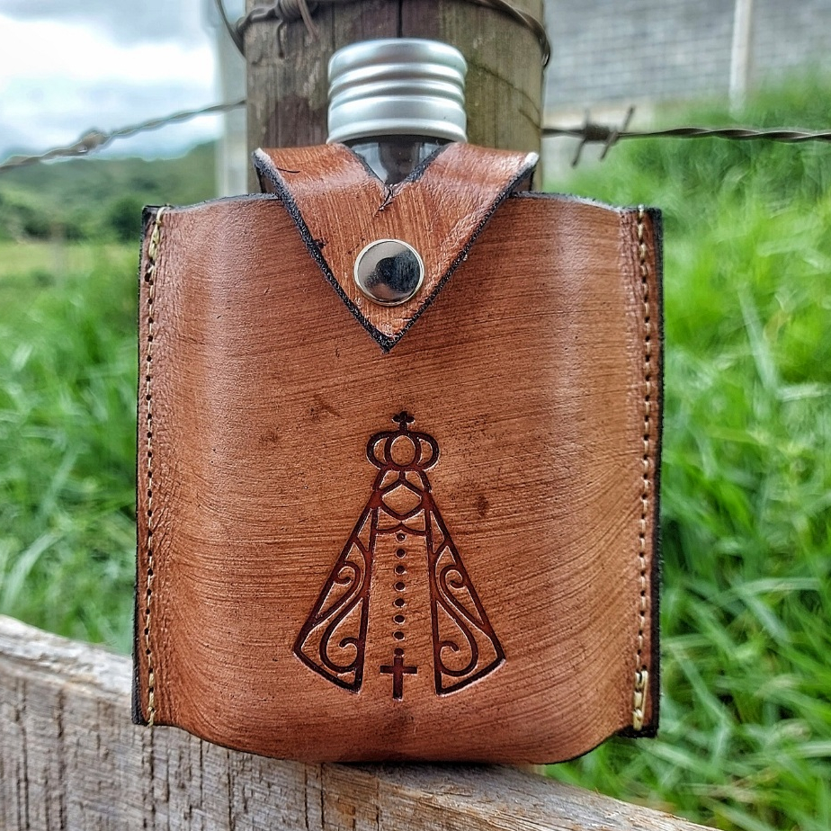 Porta Whisky Cantil em Couro Legitimo com Símbolo de Nossa Senhora Promoção!!