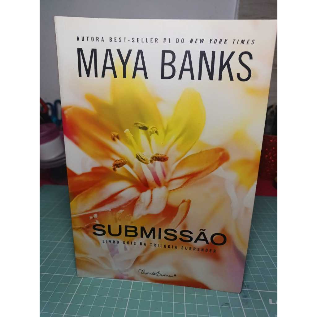 Maya Banks: Submissão - Devoção/  Nora Roberts: Mar de rosas- Irmãos de sangue- A maldição de Hollow