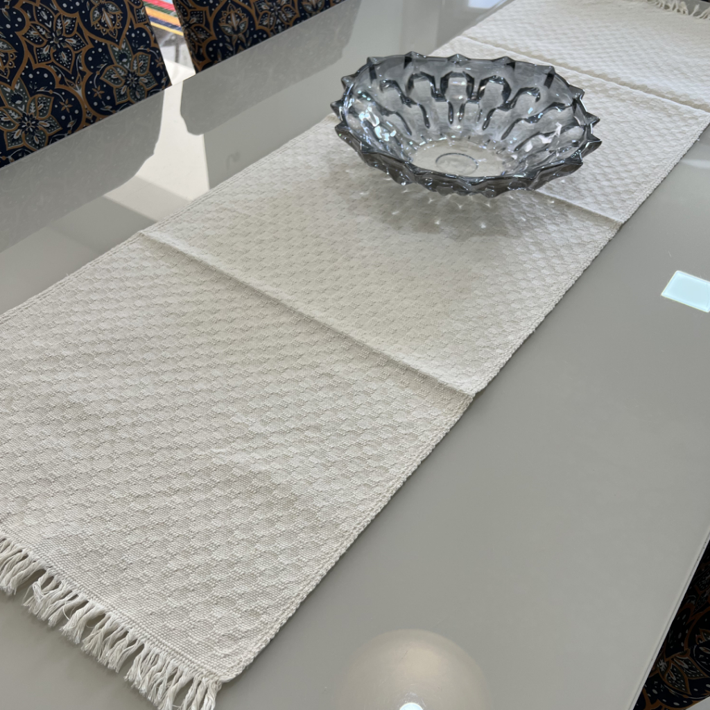 Caminho De Mesa Trilho Algodão Artesanal Cor Cru 40cm x 1,45m