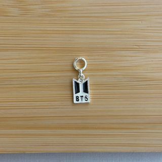 Berloque BTS - banhado a prata, com garantia em Oferta na Shopee