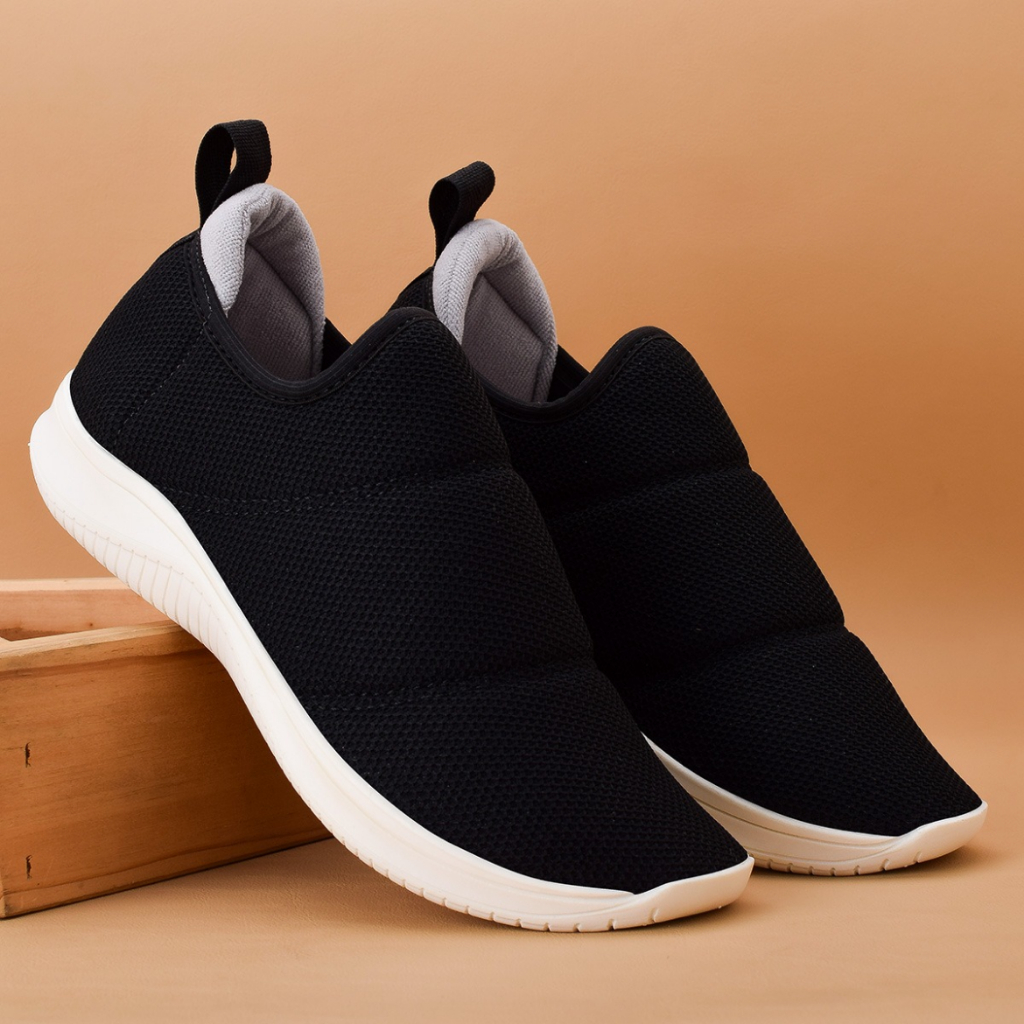 Tênis Slip-On Feminino Estilo Meia, Calce Fácil, Sem Cadarço, Confortável, Preto com Sola Branca