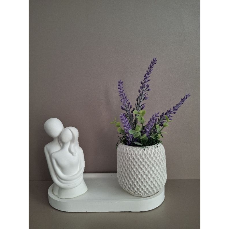 kit casal 3 peças de gesso / bandeja/ vaso + planta inclusa lavanda artificial