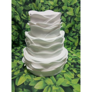 Bolo fake Branco Ruflado nas bases 15/20/25x 10 de altura sem emenda e maciço em Oferta na Shopee