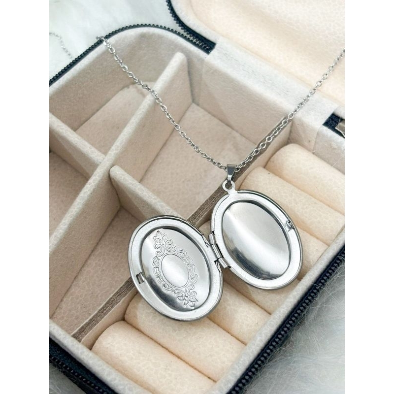 Relicário Medalhão + Corrente em Aço Inox + Caixinha de Presente — imagem 2 de 2