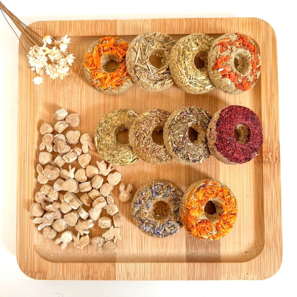 10 Rosquinhas de Feno - Petisco para coelhos e roedores