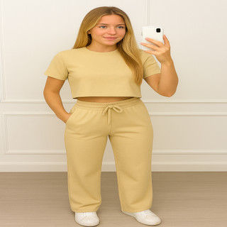 Conjunto Perfeito Calça Pantalona Cós Alto + Cropped Manga Curta Um conjunto versátil, fresco e atual —
