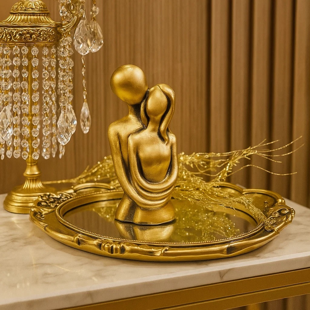 Kit Decoração Sala Bandeja Espelhada Vidro Enfeite Estatueta Casal Abraçados Luxo Dourado