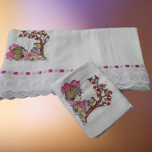 kit Fralda Bordada Menina linda70/70CM e Fralda toalhinha de boca bordada30/30cm super linda kit 2 peças.