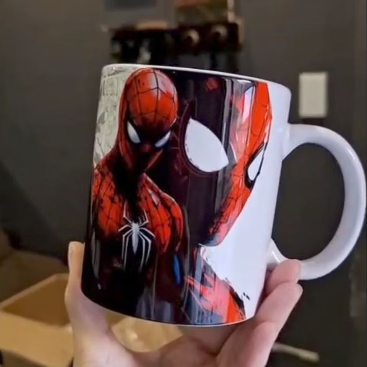 Caneca personalizada do Homem Aranha.