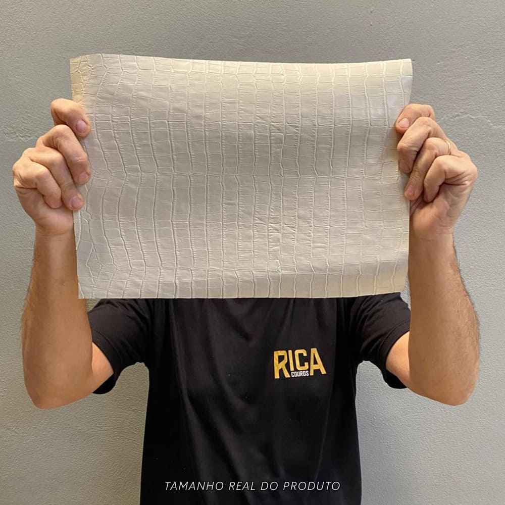 Painel de Couro Legítimo Croco 25x35cm - Retalho 10/12L - Textura Estampada Luxo - Placa Tipo Croco - Cor: Off White
