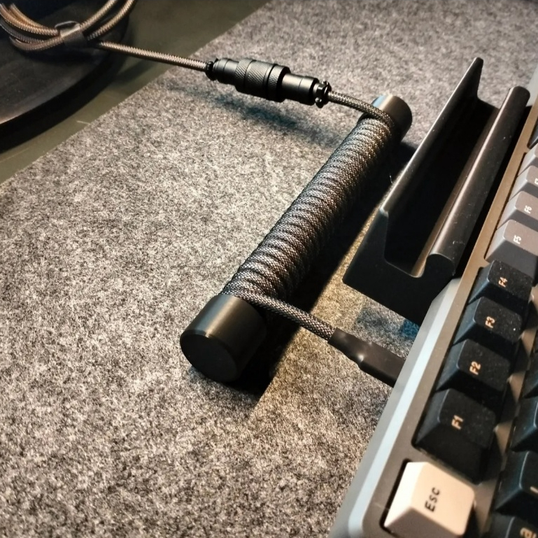 Haste para Cabo de Teclado Mecânico - Coiled Cable Winder (sem cabo)