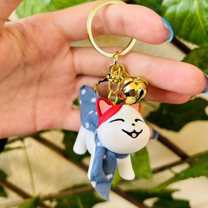 Chaveiro Gatinho Fofo Branco Resina Animação 3D Lencinho Cinza Luxo Gato Kawaii Mochila Tecido