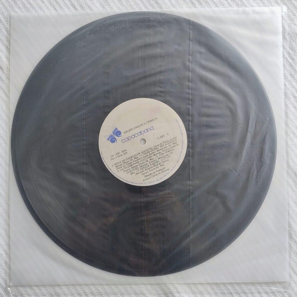 2 LPs: Grupo Cravo E Canela - 1985 / Nega De Canecalon + Conjunto Nosso Samba - 1974 / O Ouro e a Ma