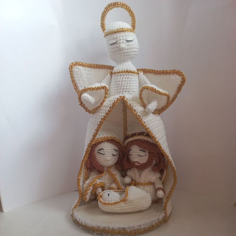 Amigurumi Sagrada Família com Anjo | Presépio Artesanal em Crochê 37cm | Branco e Dourado
