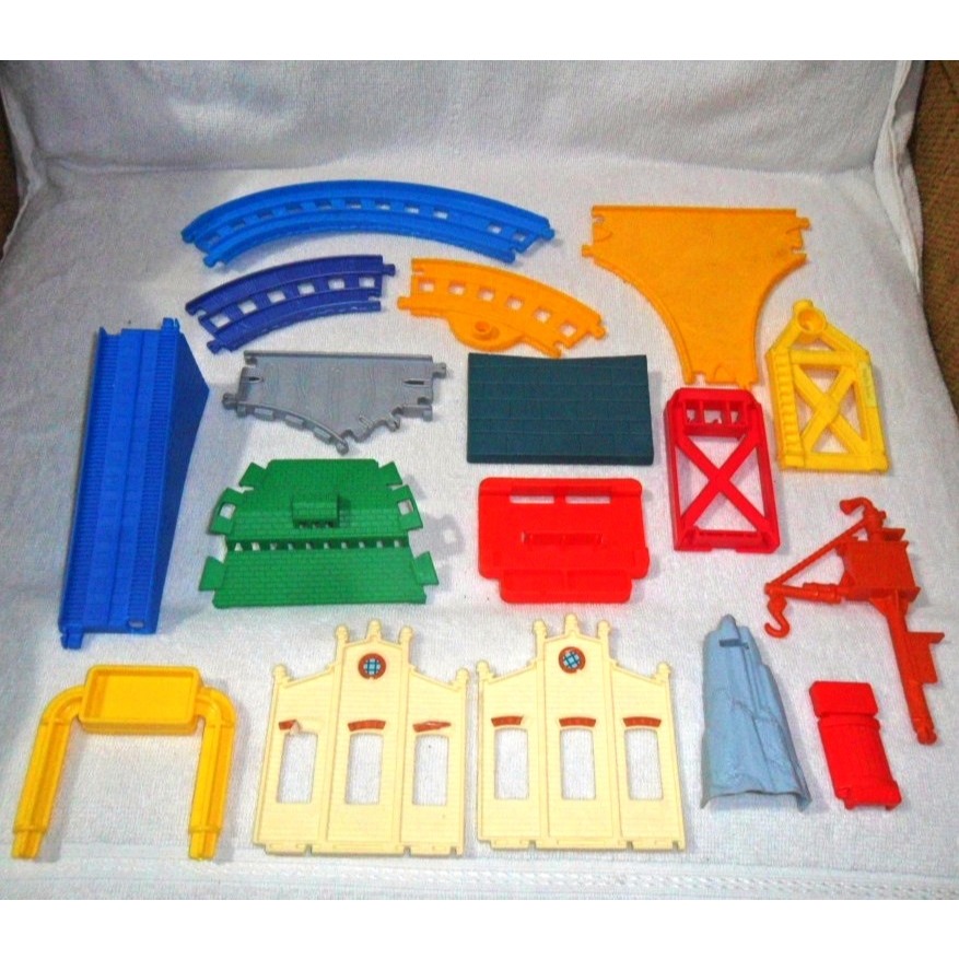 THOMAS - LOTE DE PEÇAS 29 - PEÇAS DE REPOSIÇÃO P/ BRINQUEDOS DA LINHA THOMAS E SEUS AMIGOS VIDE FOTO