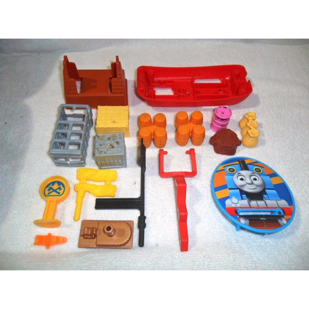 THOMAS - LOTE DE PEÇAS 30 - PEÇAS DE REPOSIÇÃO P/ BRINQUEDOS DA LINHA THOMAS E SEUS AMIGOS VIDE FOTO