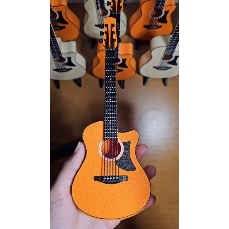 Mini Violão 20cm com Suporte Miniatura Decorativo Porta Objetos Presente Musical Personalizado