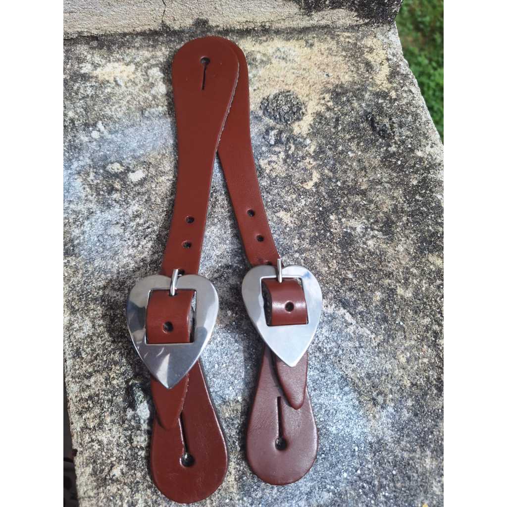 CORREIA DE ESPORA DE COURO E FIVELA CORAÇÃO INOX em Oferta na Shopee