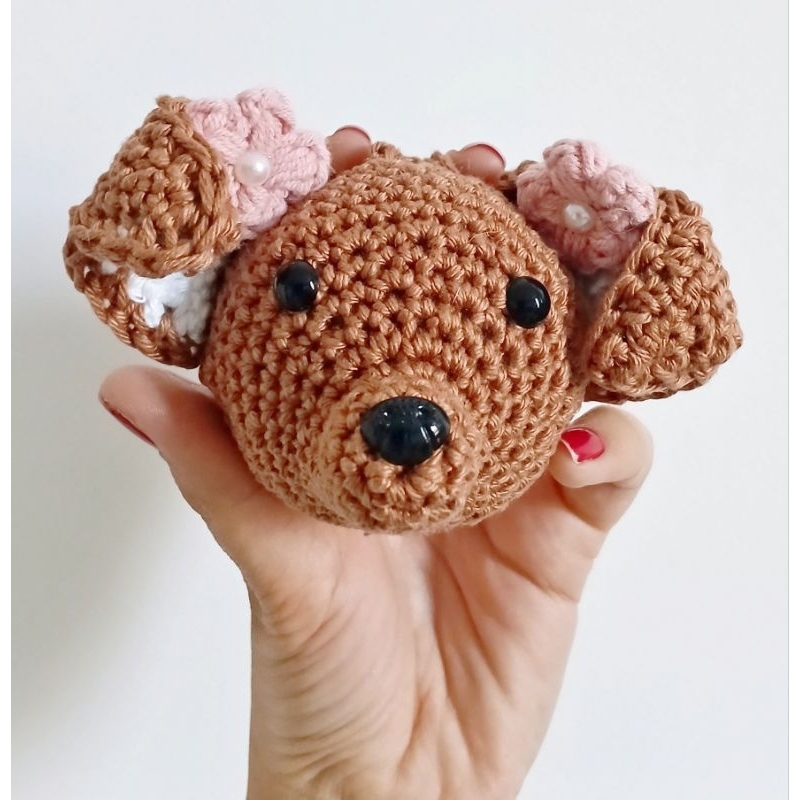 Chaveiro cachorrinha amigurumi pinscher