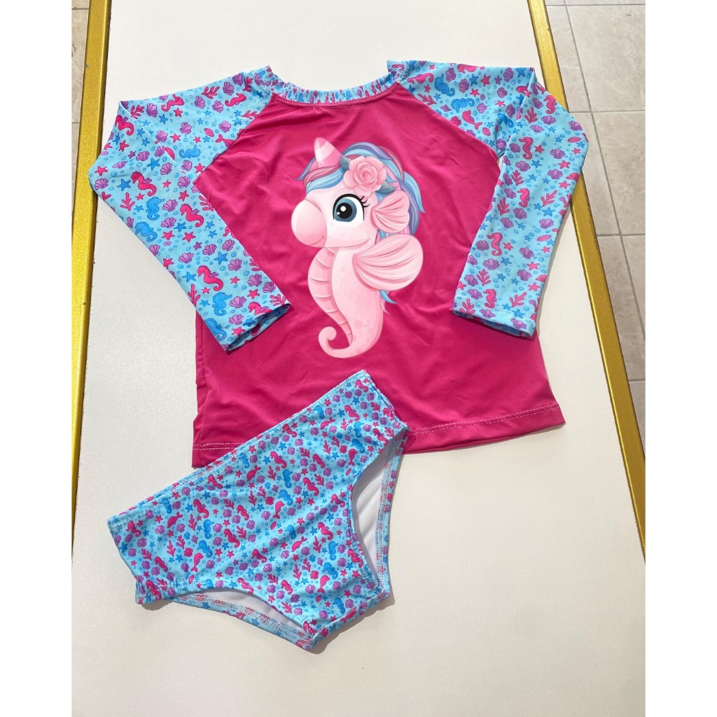 Conjunto Infantil Praia | Blusa UV50+ Proteção Solar + Biquíni Calcinha Personalizado DTF Alta Qualidade